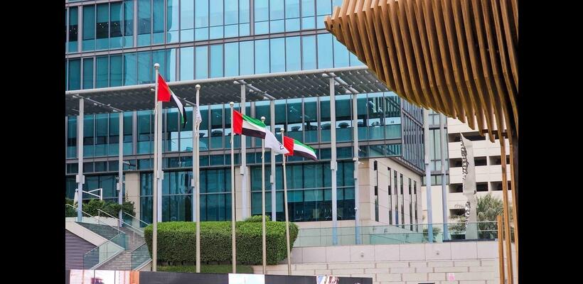 WSJ: Πάγωμα περιουσιακών στοιχείων η πρώτη απάντηση των Εμιράτων στο Ιράν – Στο τραπέζι και κατάσχεση πλοίων