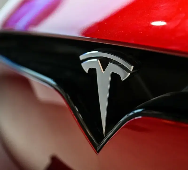 Tesla: Ανακαλεί 219.000 οχήματα στις ΗΠΑ – Τι συμβαίνει με την κάμερα οπισθοπορείας