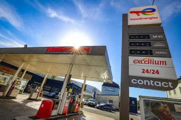 TotalEnergies: Διατηρεί το όριο €1,99 στις τιμές των καυσίμων και το '24