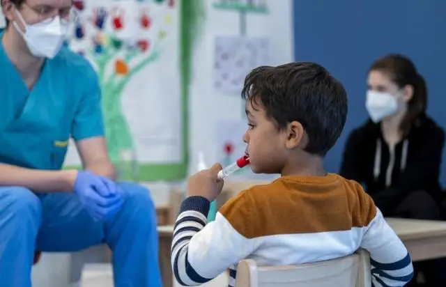 Αυστρία: Σελφ τεστ - γλειφιτζούρια για τα παιδιά βρεφονηπιακών σταθμών