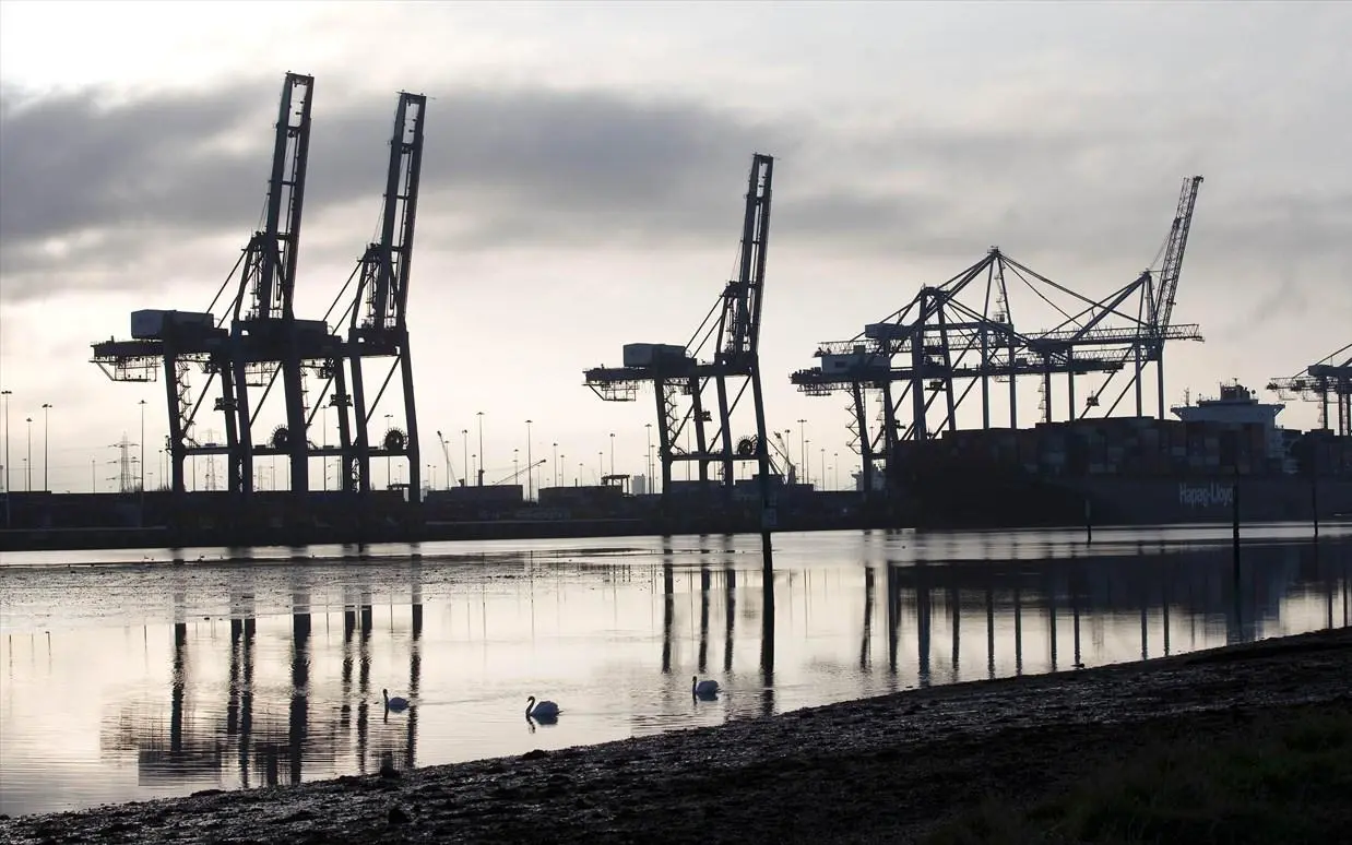 Μειωμένο κατά €769 εκατ. το έλλειμμα στο εμπορικό ισοζύγιο