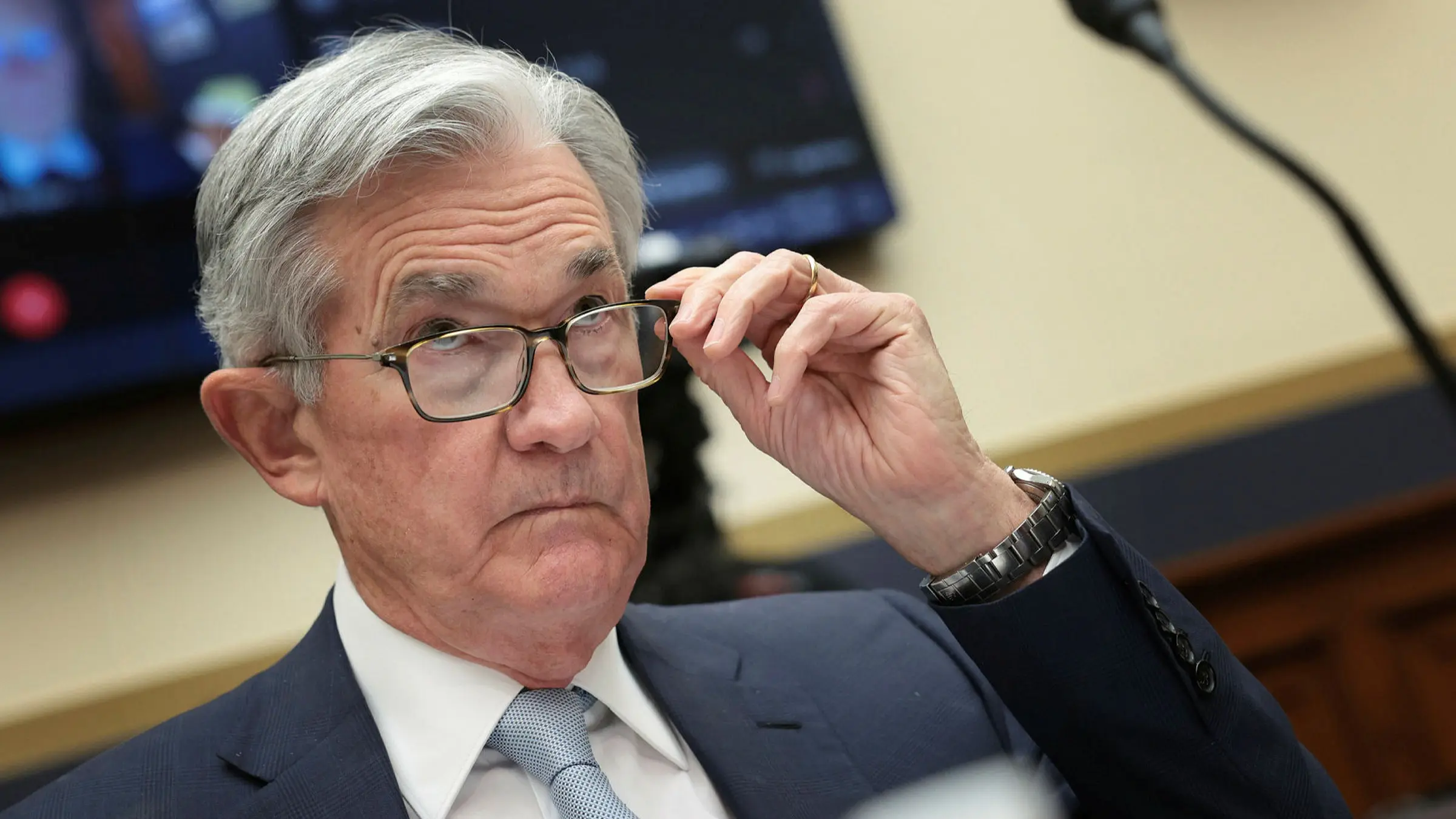 FT: Το καθυστερημένο ξύπνημα της Fed και τα νέα ρίσκα στις αγορές