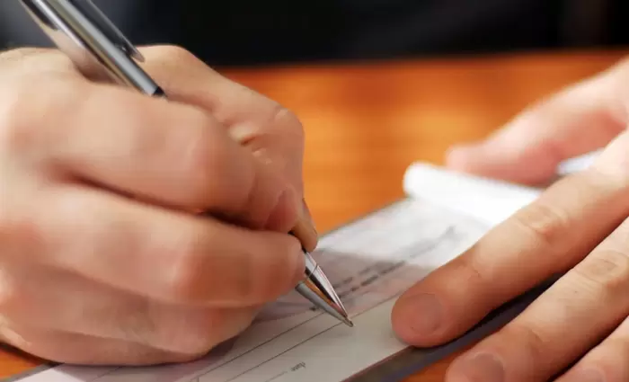 «Επιμένουν» οι ακάλυπτες επιταγές - Τριπλασιάστηκαν τον Αύγουστο σε σχέση με πέρσι