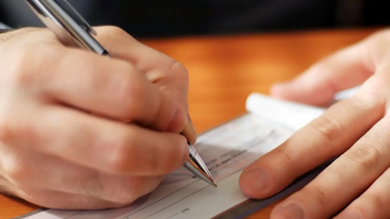 «Επιμένουν» οι ακάλυπτες επιταγές - Τριπλασιάστηκαν τον Αύγουστο σε σχέση με πέρσι