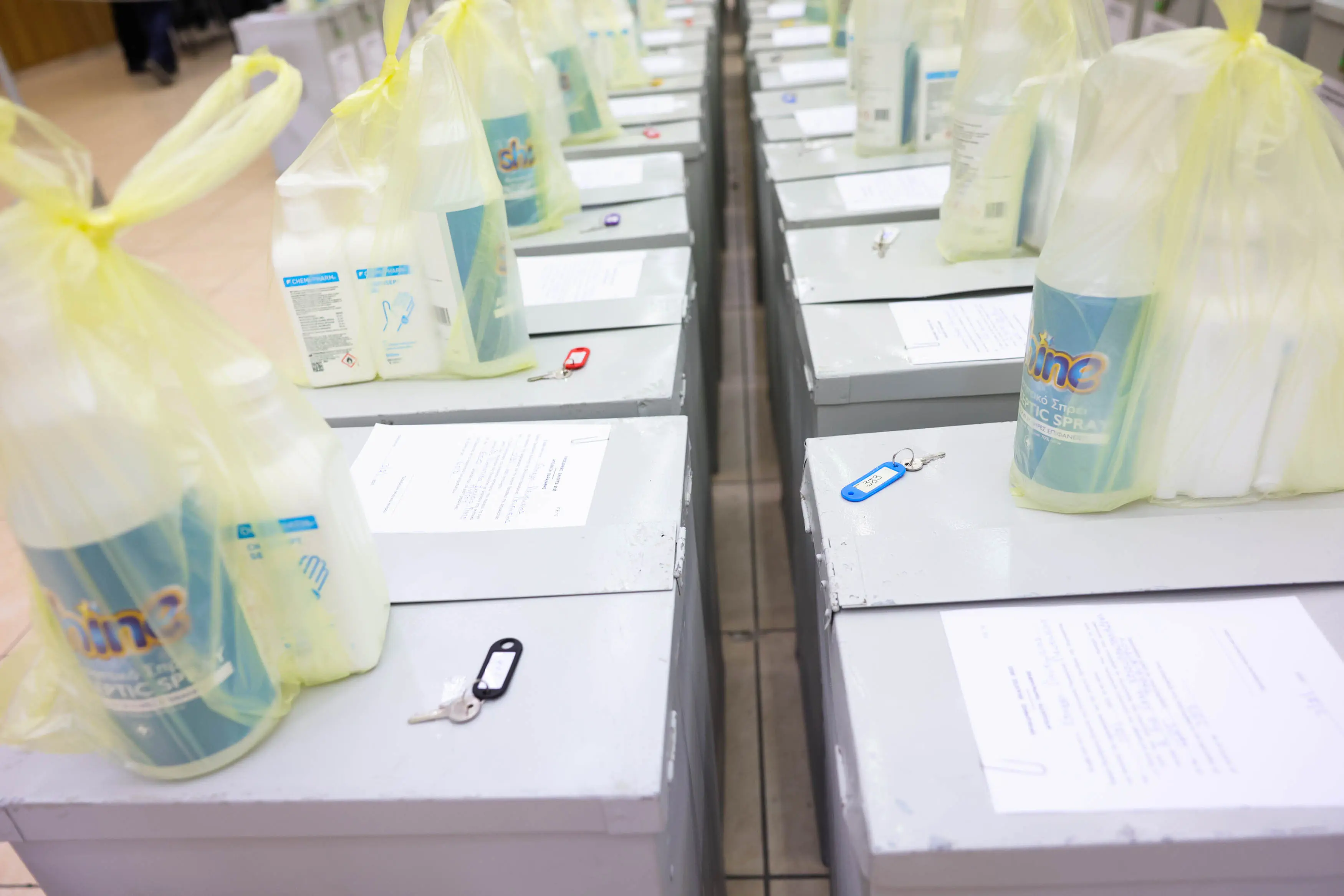 Πέραν των 500.000 ψηφοφόροι καλούνται στις κάλπες - 1.148 εκλογικά κέντρα (vid)