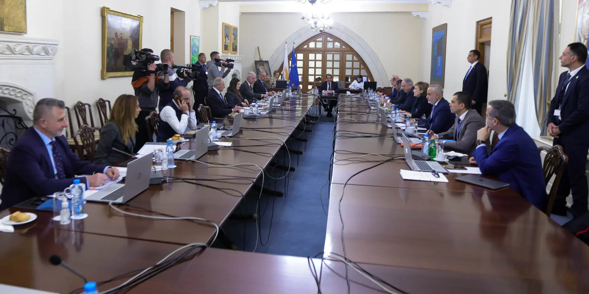 Έκτακτη βοήθεια σε εγκλωβισμένους αιγοπροβατοτρόφους από το Υπουργικό