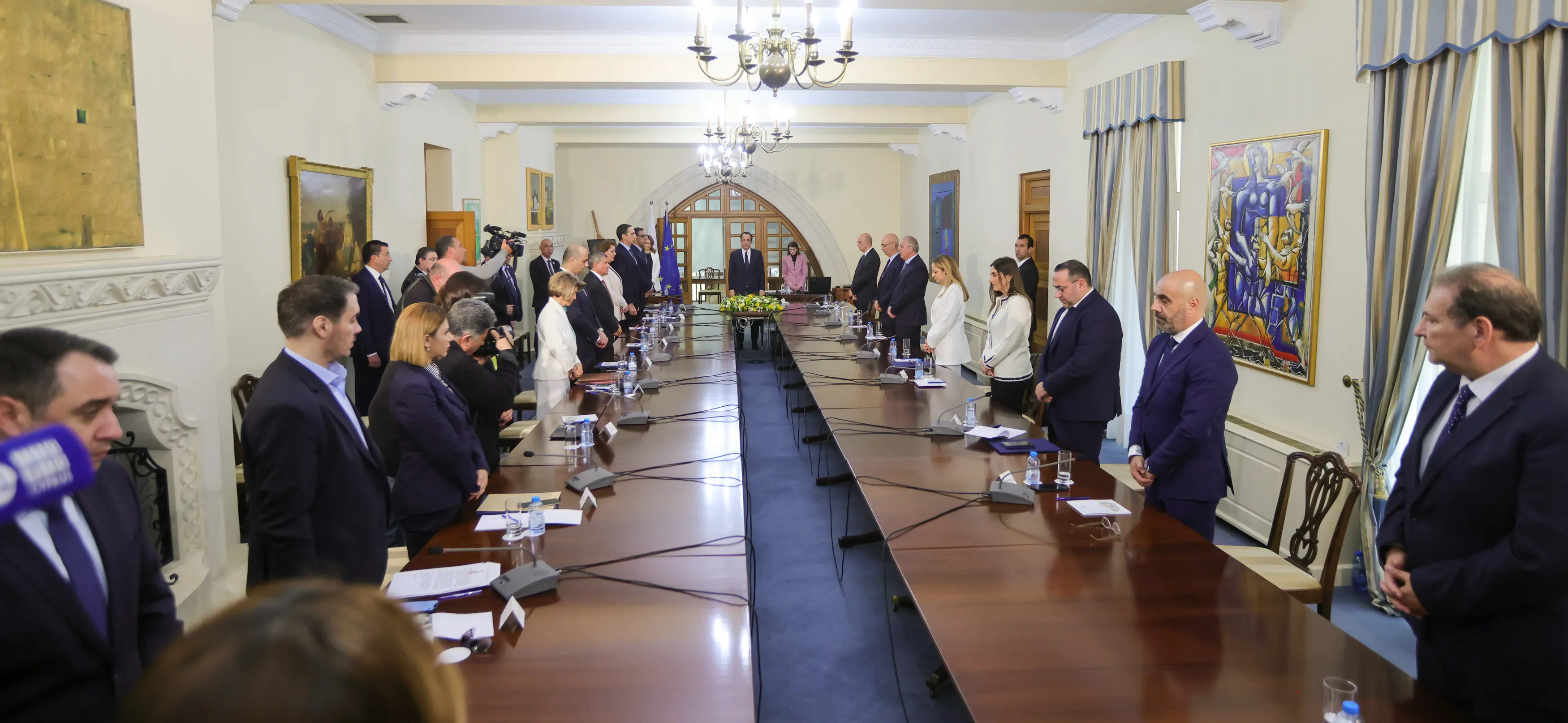 Με μονόλεπτη σιγή για το δυστύχημα στα Τέμπη άρχισε την πρώτη Συνεδρία το νέο Υπουργικό