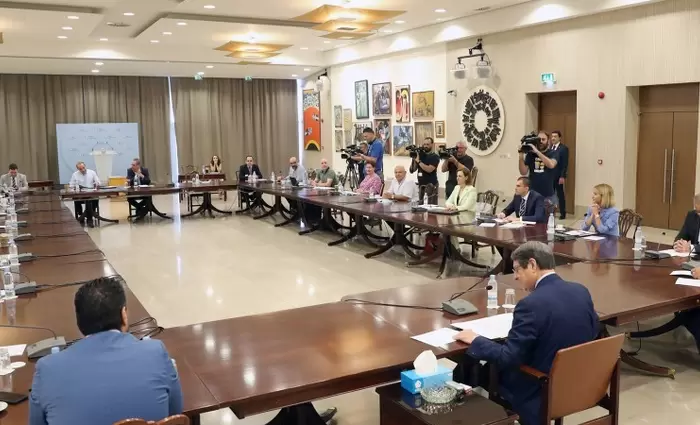 Αποφασίζει για Πασχαλινούς περιορισμούς σήμερα το Υπουργικό - Τα σενάρια