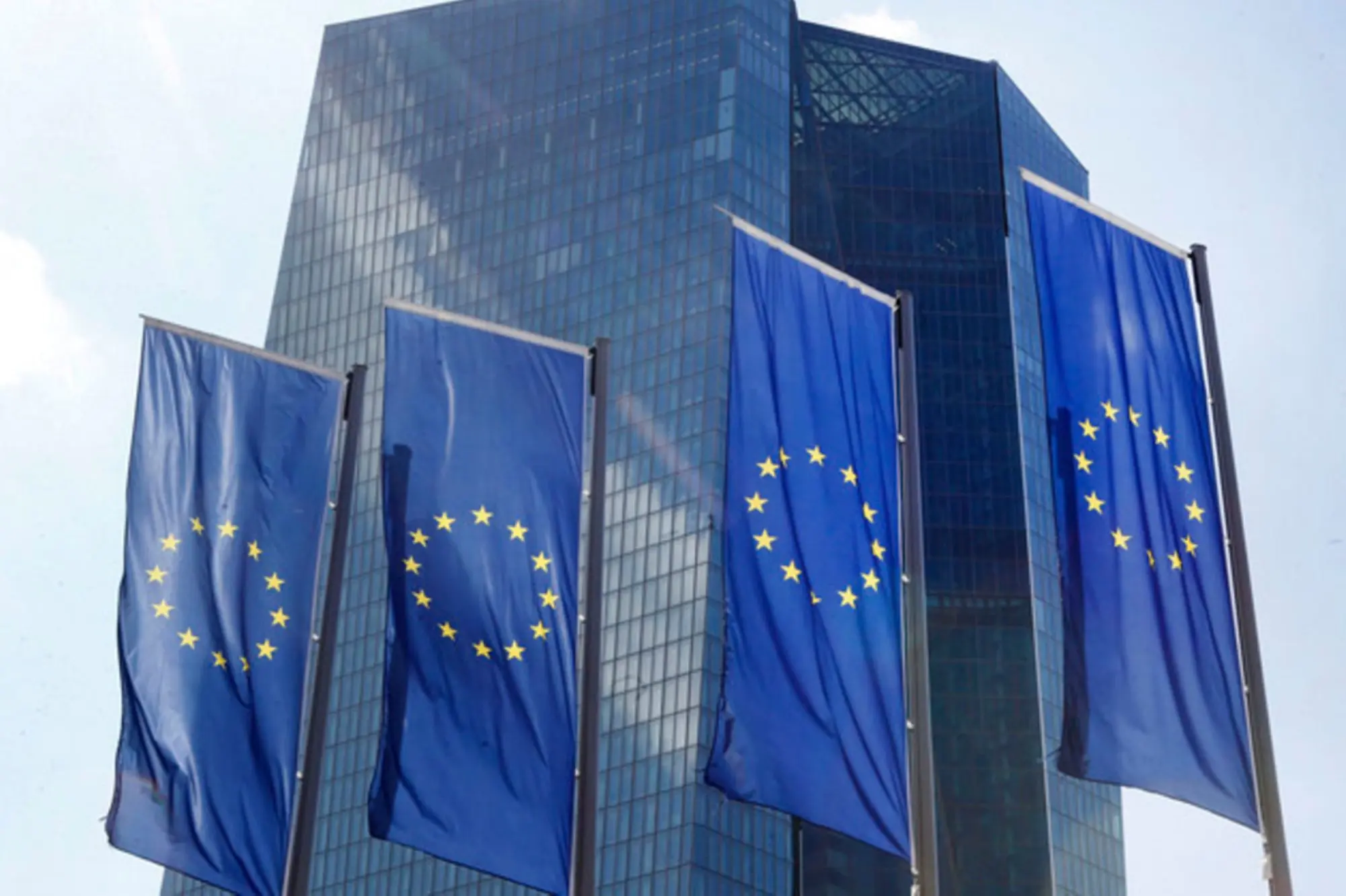 Μπαίνει στην τροχιά των ευρωομολογων η Ευρωπαϊκή Ένωση