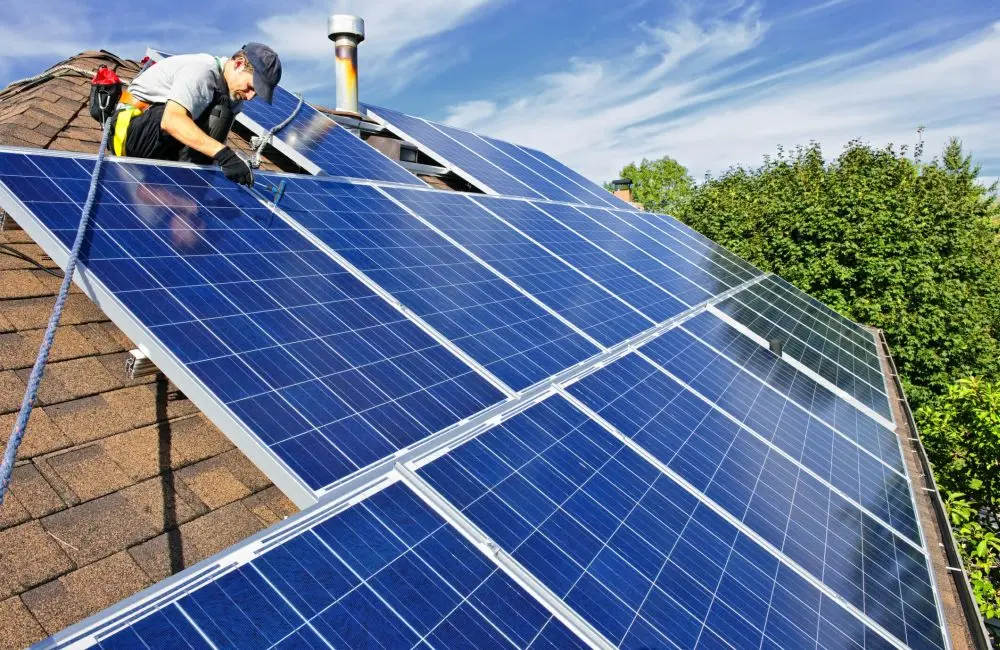 Αυξάνονται οι επιχορηγήσεις για φωτοβολταϊκά - Οι δικαιούχοι και τα ποσά