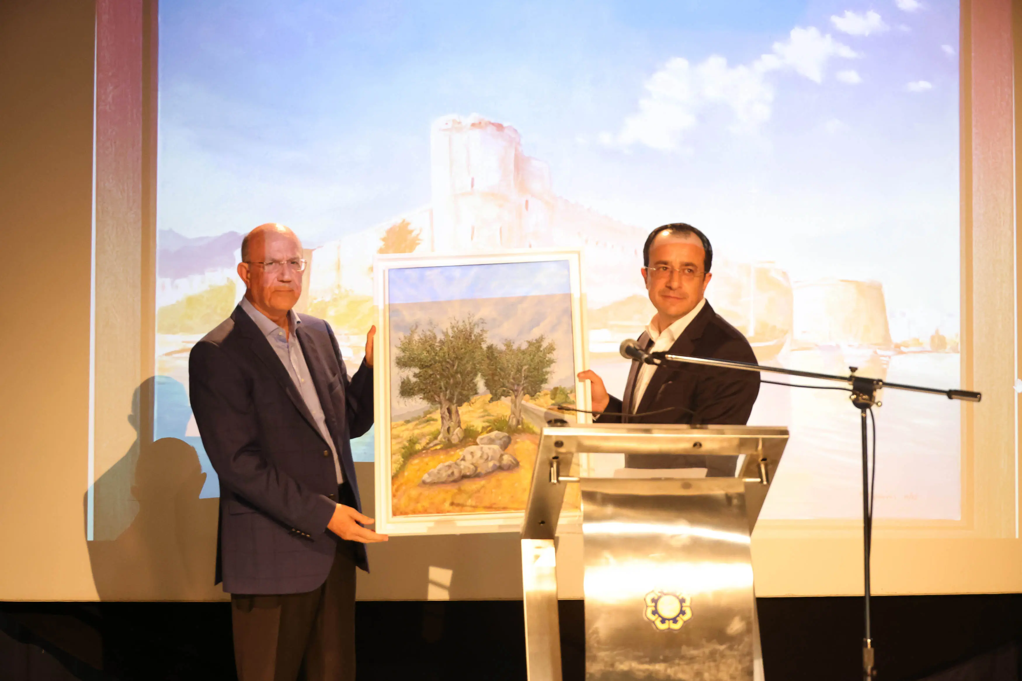 Δείτε τους πίνακες ζωγραφικής του Υπουργού Οικονομικών