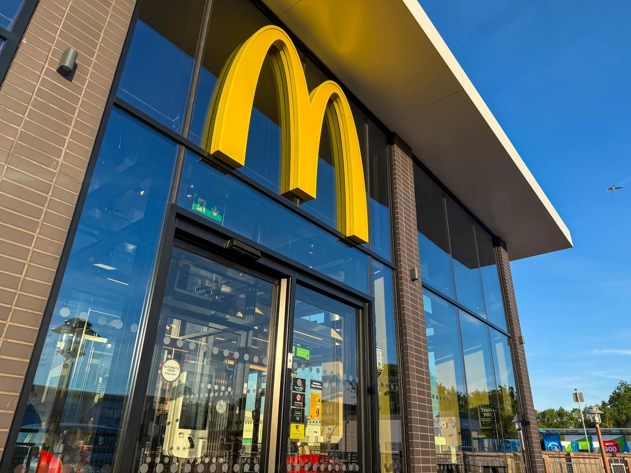 McDonald’s: Οι πωλήσεις αυξήθηκαν αλλά δεν έπεισαν τη Wall Street