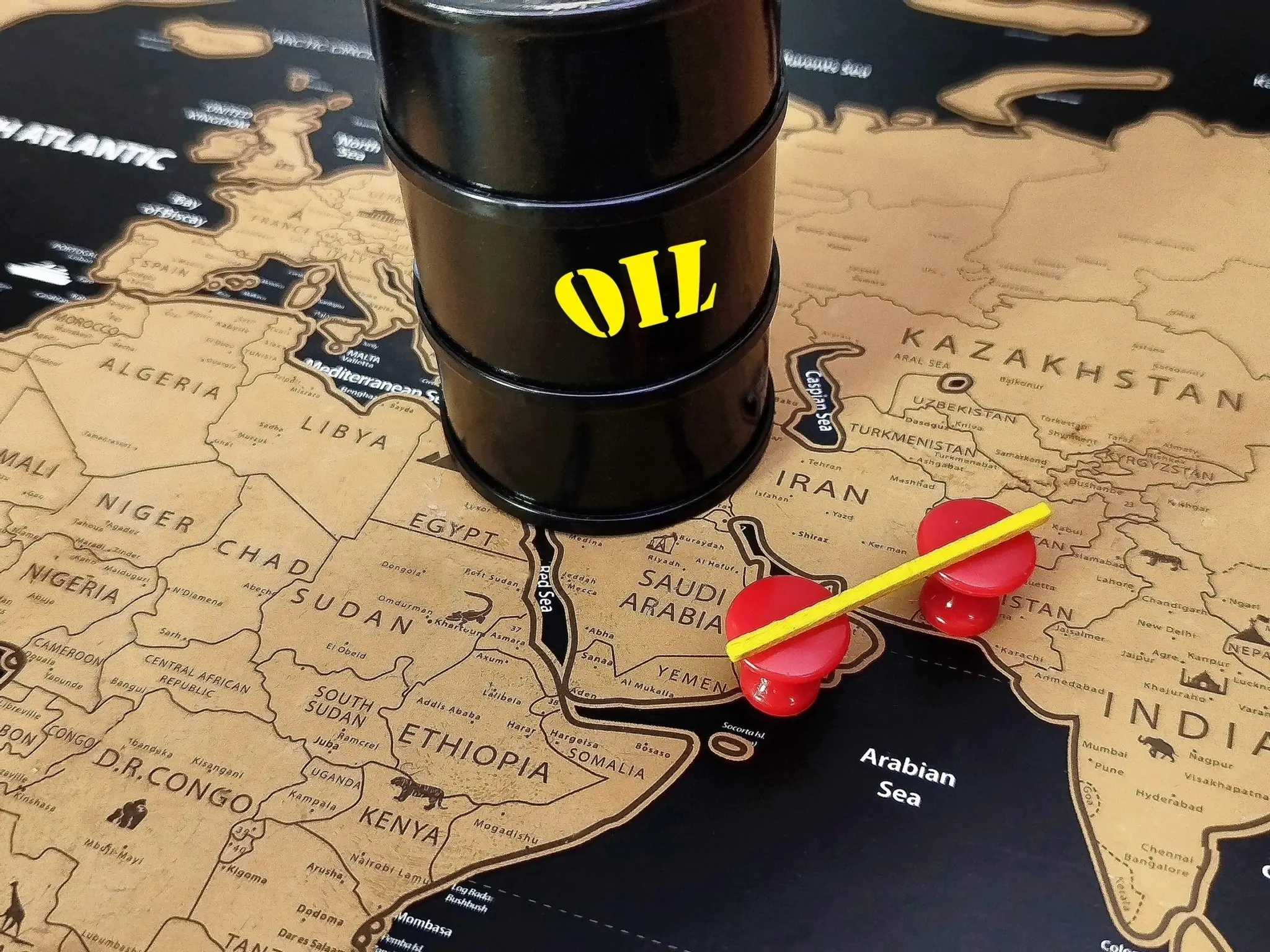 Goldman Sachs: Το Brent θα κυμανθεί στα $80-90/βαρέλι μέχρι να υπάρξουν εξελίξεις στη Μέση Ανατολή