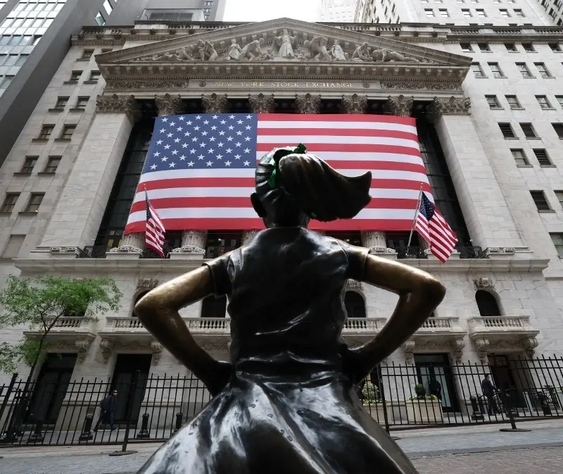 Η Wall Street παραμένει σε τροχιά ρεκόρ εν αναμονή νέων εξελίξεων μεταξύ ΗΠΑ-Ιράν