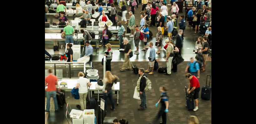 Υπερτουρισμός: Γιατί η Ευρώπη ασφυκτιά και ποιος πρέπει να πληρώσει το κόστος