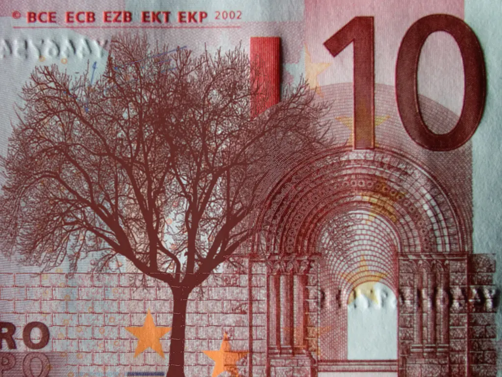 Μειώθηκαν τα επιχειρηματικά και αυξήθηκαν τα στεγαστικά δάνεια