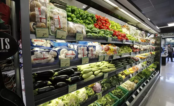 Ετήσια μεταβολή +5,5% σε αξία και +5,2% σε όγκο εργασιών λιανικού εμπορίου