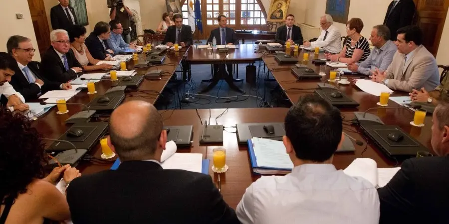 Αυστηρό πλαίσιο για πολιτογραφήσεις ενέκρινε το υπουργικό