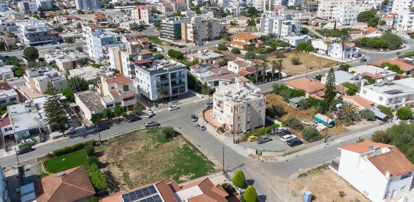 Ανεγείρονται χιλιάδες πολυκατοικίες - Αυξήθηκαν οι άδειες οικοδομής το 2023 (ΠΙΝΑΚΕΣ)