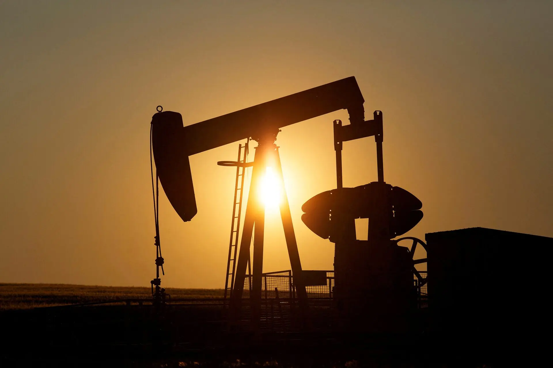 Πετρέλαιο: Μια ανάσα από τα $100 το Brent – Στο επίκεντρο η συμφωνία Ιράν-Ομάν για τα Στενά του Ορμούζ