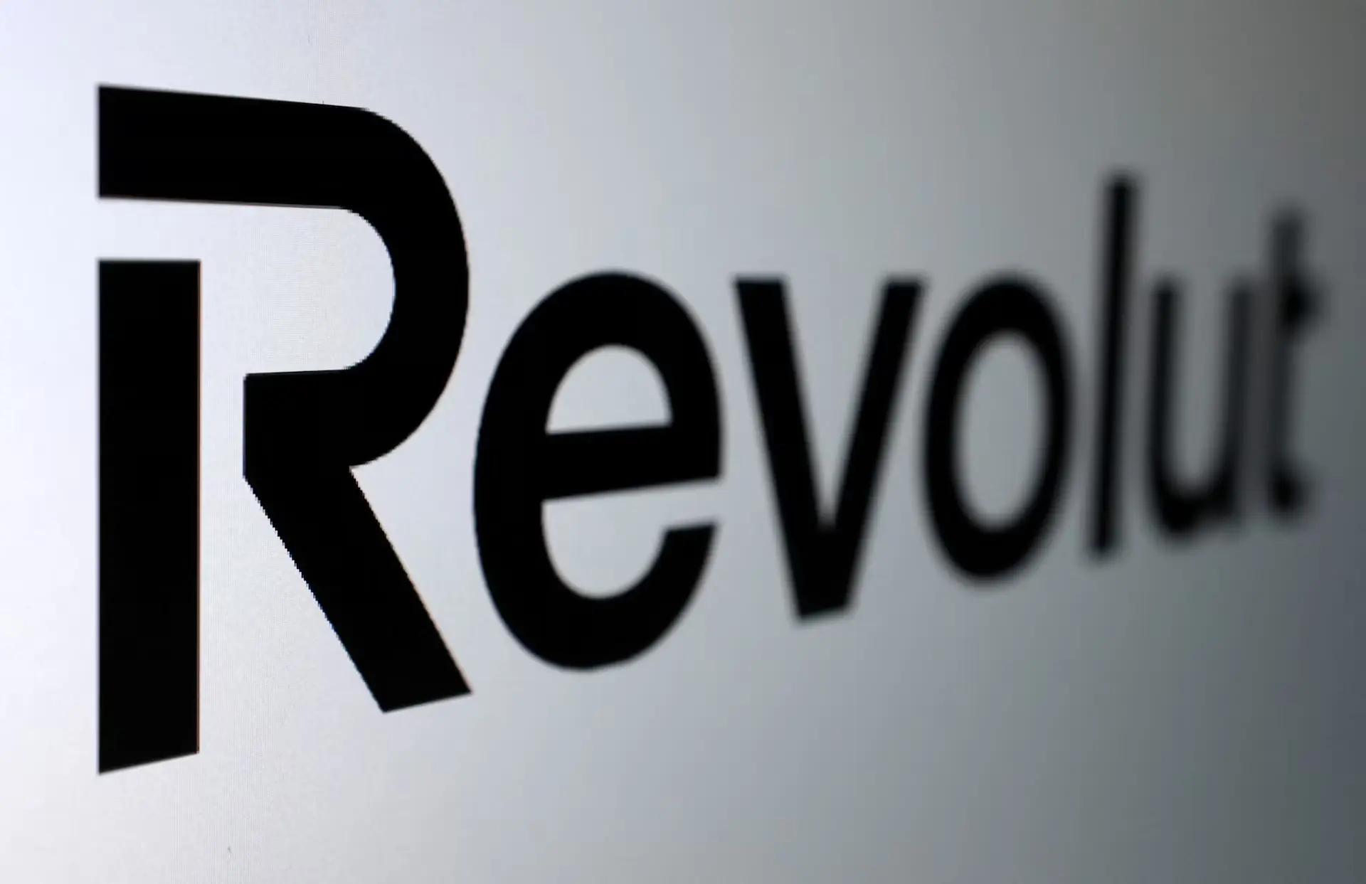 Η Revolut ανοίγει κεντρικά γραφεία στην παριζιάνικη Silicon Valley – Επένδυση 1 δισ. ευρώ στη Γαλλία