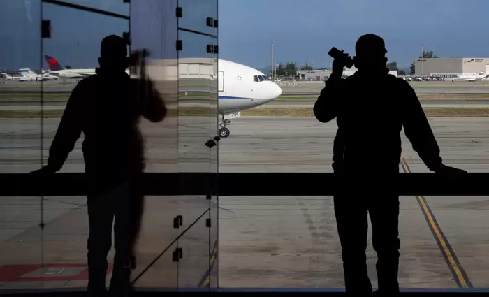 Γιατί η ΕΕ ελπίζει σε βοήθεια από τις ΗΠΑ για να μην ακυρωθούν χιλιάδες πτήσεις το καλοκαίρι