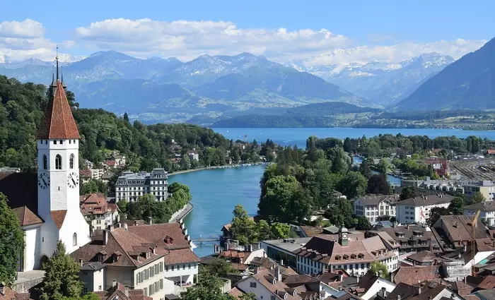 Μάχη στην Ελβετία για το σχέδιο «No-10 million Switzerland»