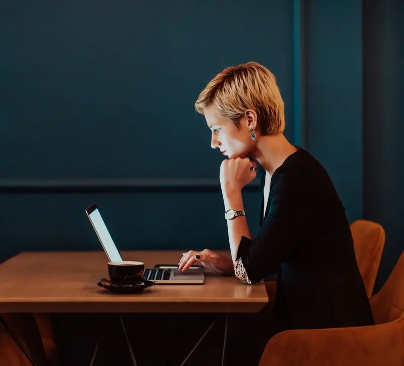 Το τεράστιο ανεκμετάλλευτο «κεφάλαιο» της Ευρώπης – Οι μορφωμένες γυναίκες που μένουν εκτός αγοράς εργασίας