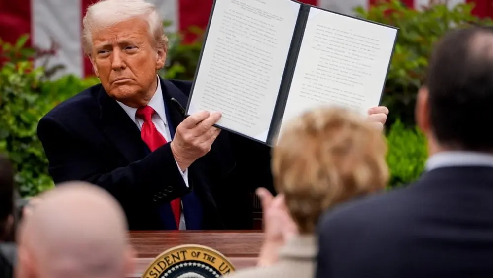 Κάνει πίσω ο Τραμπ: Ανοικτό το ενδεχόμενο μείωσης των δασμών στην Κίνα