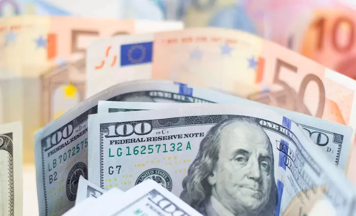 Το ευρώ υποχωρεί 0,12%, στα 1,0238 δολάρια