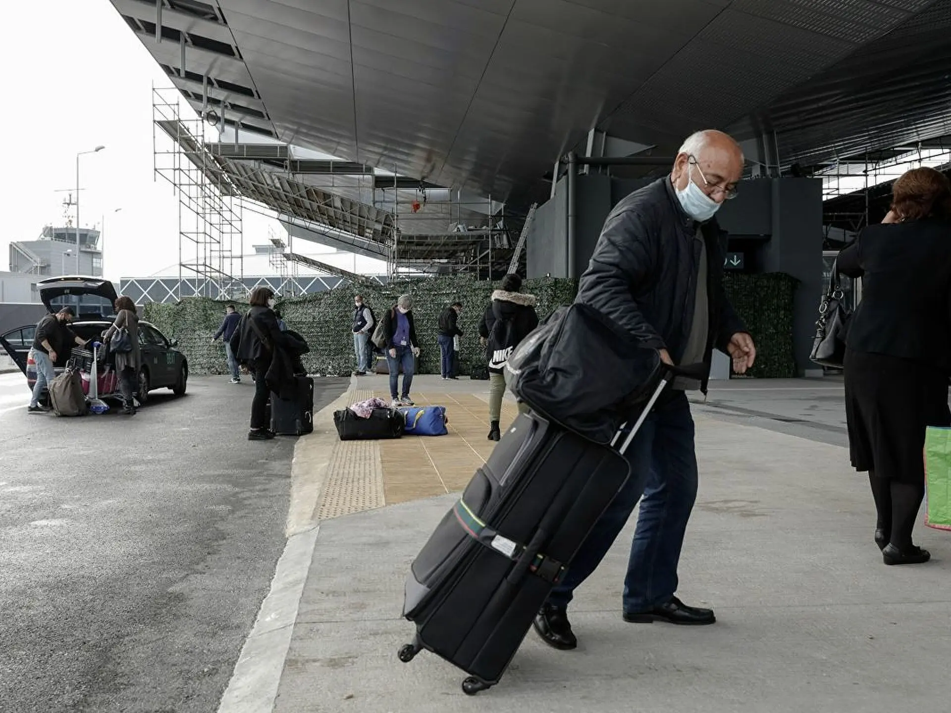 Νέο πλάνο αναπροσαρμογής μέτρων κατά της COVID-19  από σήμερα