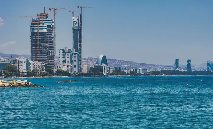 Το κυπριακό αναπτυξιακό μοντέλο καθιστά ευάλωτη την οικονομία