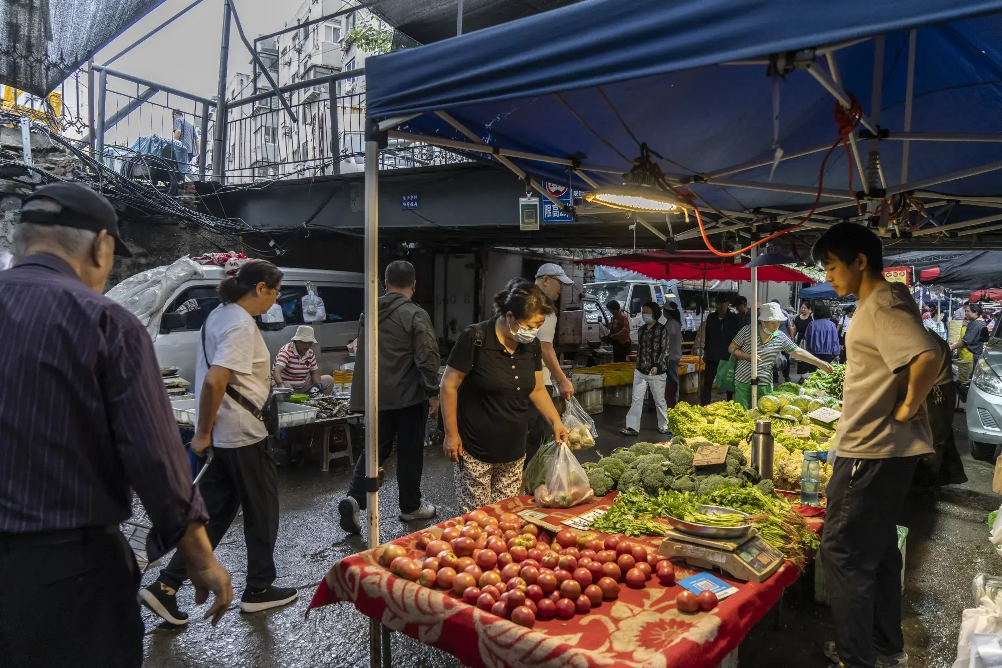 Κίνα: Αναζωπυρώθηκε ο πληθωρισμός στο 0,8% – Πιέσεις από ενέργεια, τρόφιμα και τσιπ