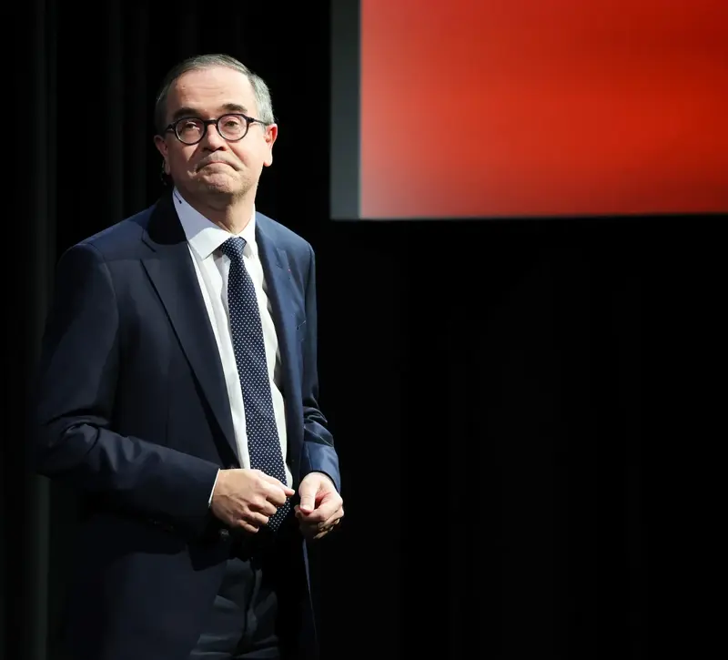 Renault: Η μετοχή υποχωρεί και ο νέος CEO υπόσχεται δραστική μείωση δαπανών με κινεζικό μοντέλο