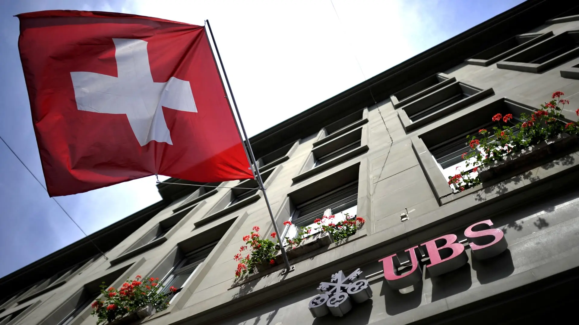 UBS: «Η Ελβετία μίλησε», η τράπεζα θα την εγκαταλείψει;