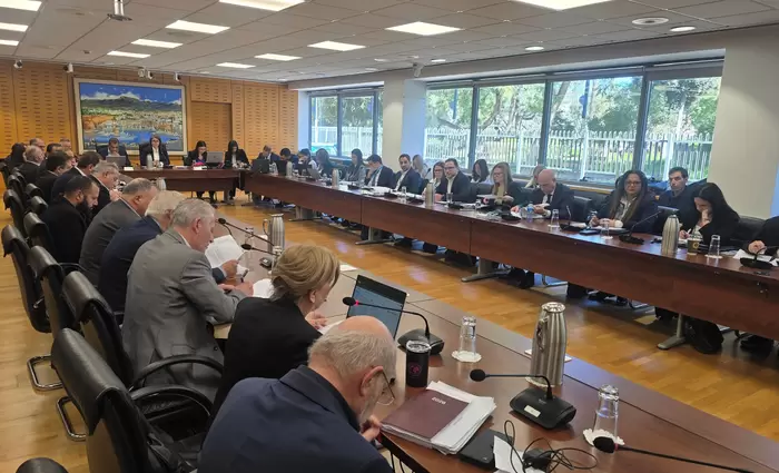 Ορατό το πάγωμα εκποιήσεων πρώτης κατοικίας - Τι εξετάζει η Βουλή και τι μελετά το ΥΠΟΙΚ