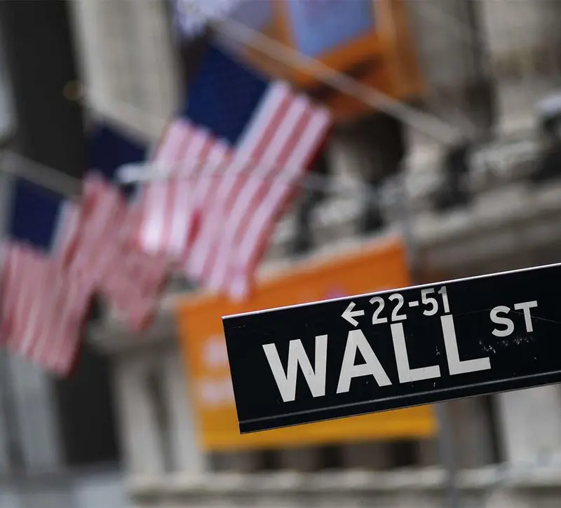 Ισχυρή πτώση στη Wall Street μετά την «εκτίναξη» στις τιμές του πετρελαίου