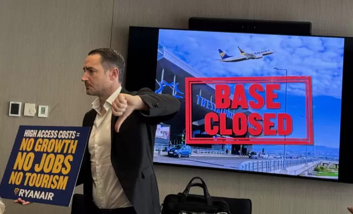 Ryanair: Κόβει 12 δρομολόγια στην Ελλάδα -τα 10 στη Θεσσαλονίκη- και ζητά «πάγωμα» χρεώσεων