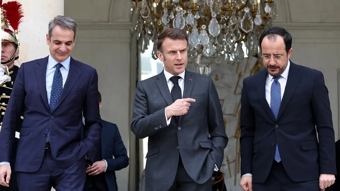 Στην Κύπρο Μακρόν και Μητσοτάκης - Συνάντηση με Χριστοδουλίδη στην Πάφο