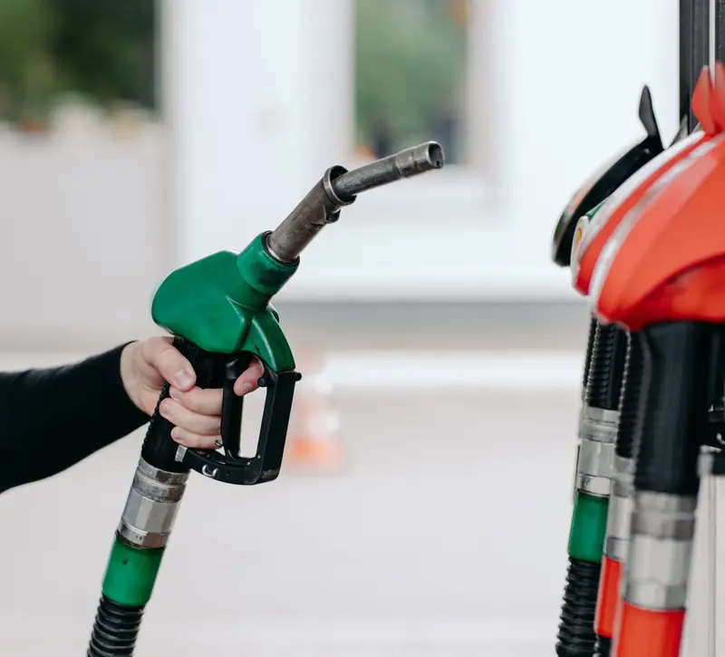 Κίνα: Συνεχίζεται η εφαρμογή των μέτρων ελέγχου στις τιμές της βενζίνης και του πετρελαίου