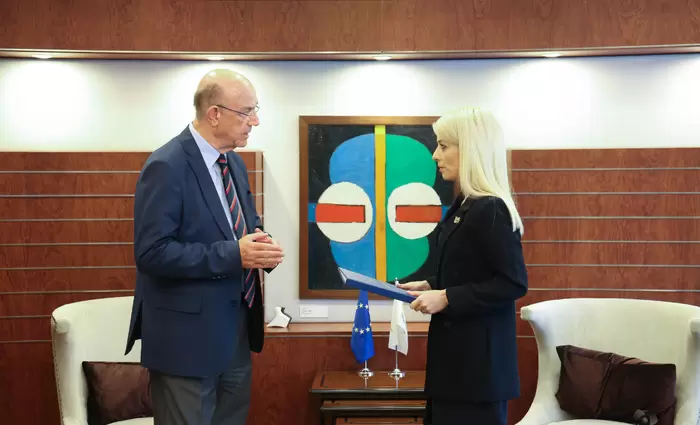 Ο ΥΠΟΙΚ κατέθεσε τον κρατικό προϋπολογισμό 2025 στην Πρόεδρο της Βουλής