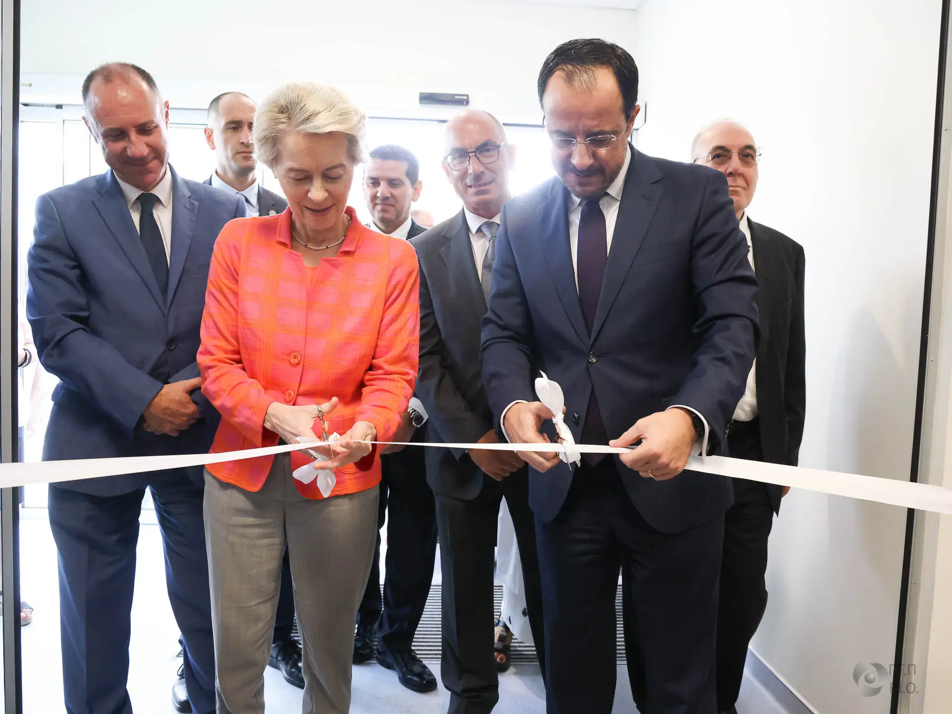 Χριστοδουλίδης - φον ντερ Λάιεν εγκαινίασαν τη νέα Μονάδα Αιμοκάθαρσης Πάφου