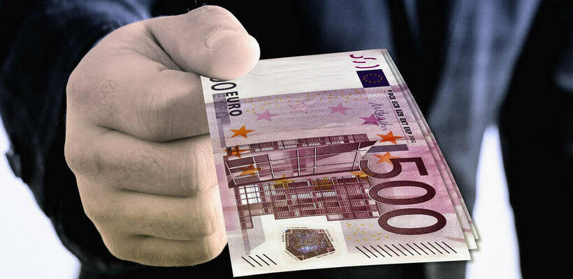 Αναβρασμός λόγω της απόφασης για τις περικοπές στο Δημόσιο