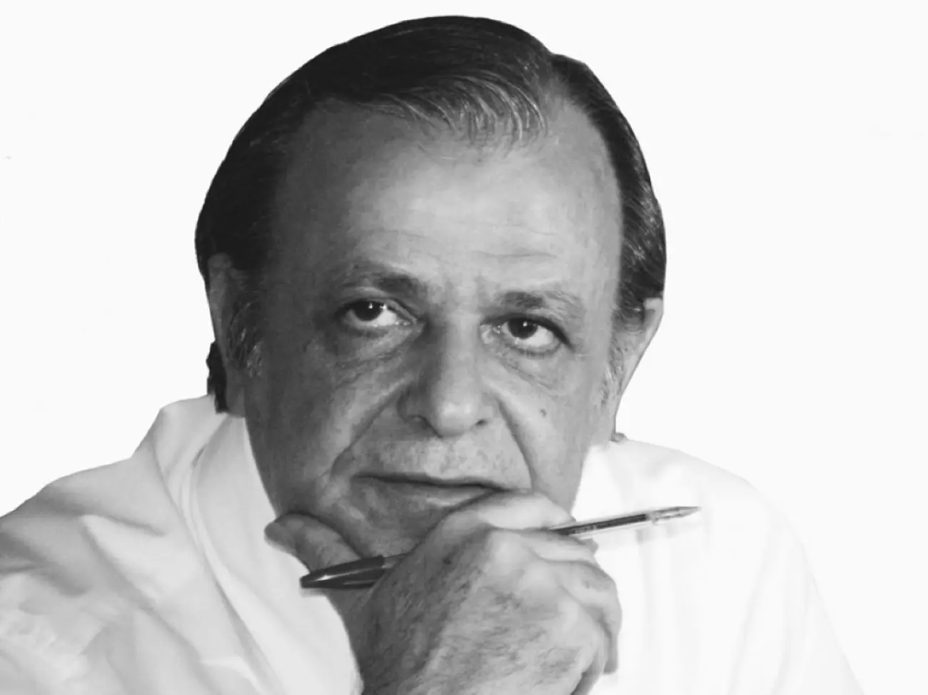 98. Σενέρ Λεβέντ, Δημοσιογράφος