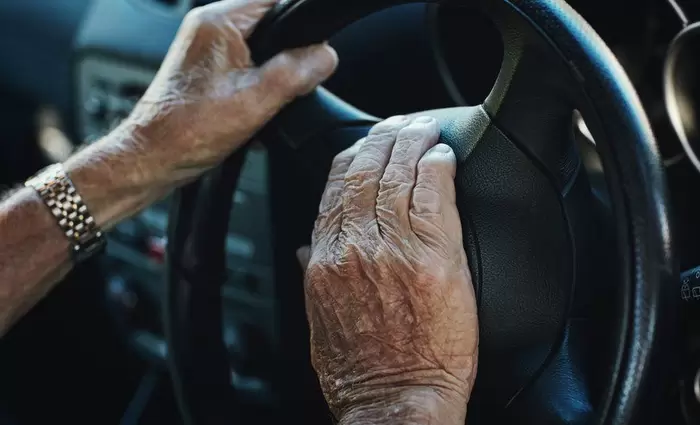 «Δικαίωμα των ασφαλιστικών εταιρειών να απορρίπτουν τους ηλικιωμένους»