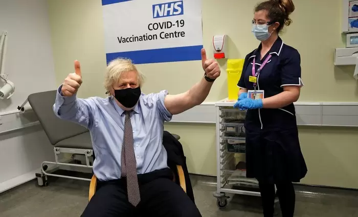 Μπόρις Τζόνσον: Πραγματική ευκαιρία διακοπών για τους πλήρως εμβολιασμένους