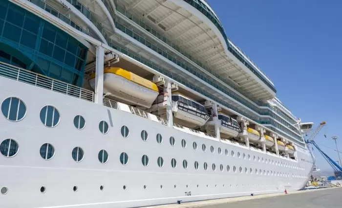 Υποδοχή κρουαζιερόπλοιου με χορούς και τραγούδια