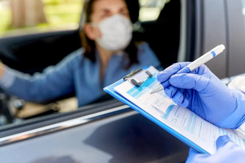 Έρευνα: Ποιοι εργαζόμενοι είναι πιθανότερο να μολυνθούν από κορωνοϊό