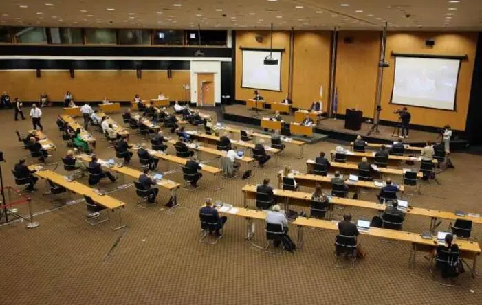 Συνεδριάζει εκτάκτως η Βουλή για έξι αναπομπές