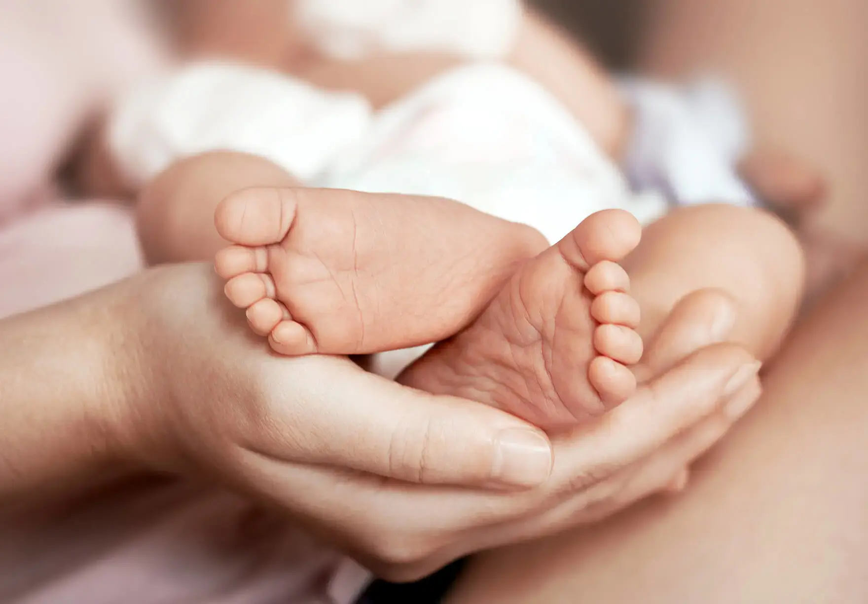 Σε ισχύ οι περαιτέρω διευκολύνσεις για εργαζόμενες μητέρες– Τι διευκρινίζει το ΚΕΒΕ